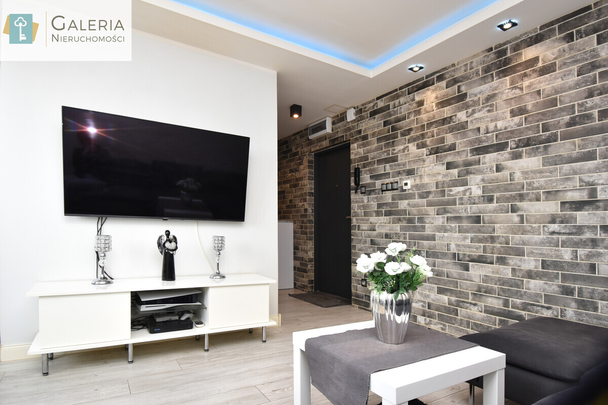 Elbląg GALERIA NIERUCHOMOŚCIZ pasji i miłości do nieruchomościNa sprzedaż: 2 pokoje przy rynkuul. Płk