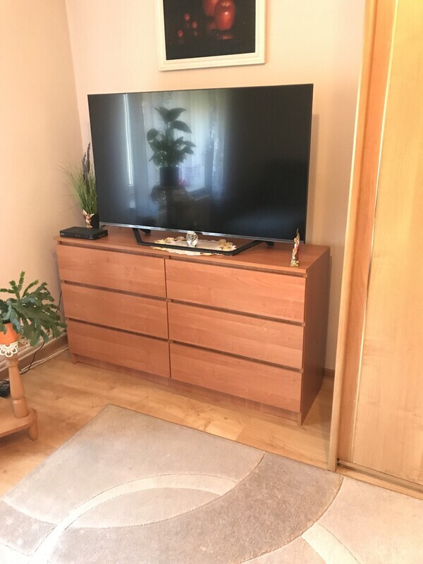 Elbląg Sprzedam komodę. Stan bardzo dobry. Długość 139 cm, szerokość 40 cm, wysokość 77 cm.