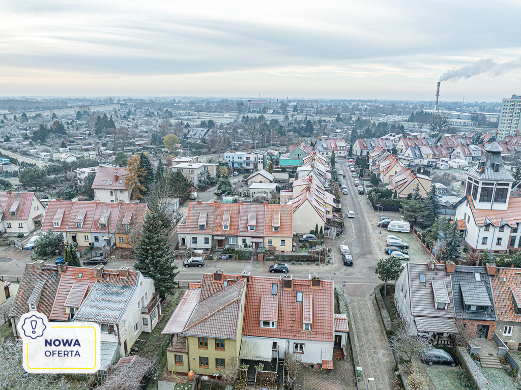 Elbląg PÓŁNOC NIERUCHOMOŚCISprzedam dom - Elbląg, Kielecka. Na sprzedaż dom w zabudowie szeregowej (środkowy)