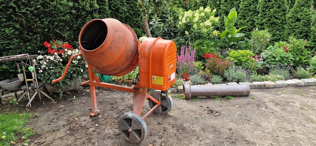 Elbląg Sprzedam betoniarkę ALTRAD MK-185 PROFI 140/180L 230V 1faza 900W KORBA. Betoniarkę używano do celów prywatnych.