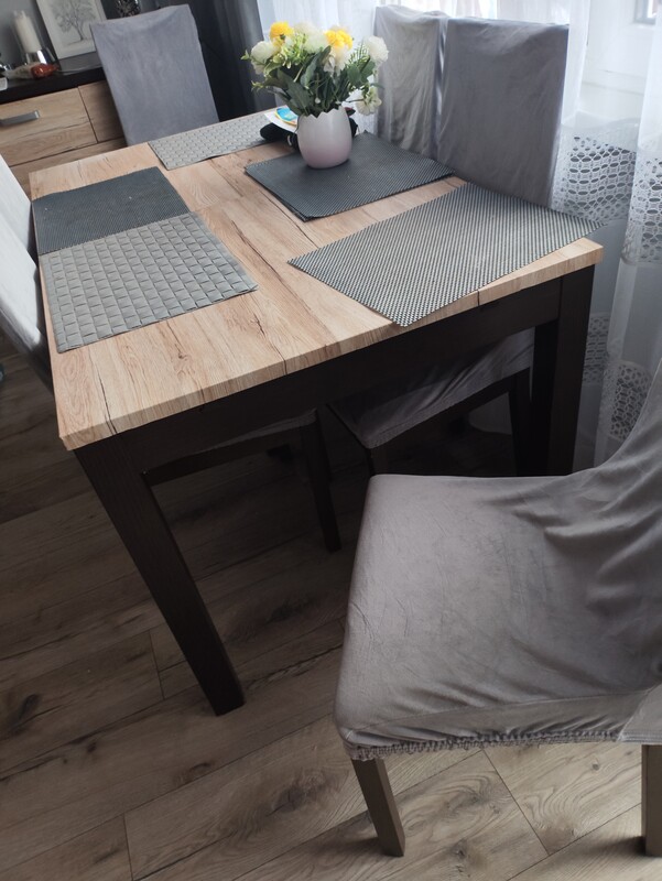 Elbląg Sprzedam stół i 6 krzeseł
Wymiary stołu 140 rozkłada się do 210 szerokość 80
Stół używany w dobrym stanie +