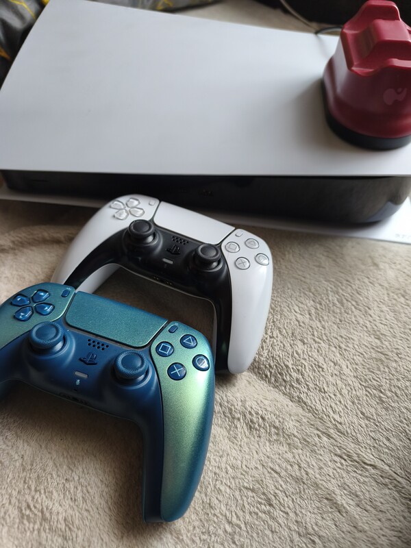 Elbląg konsola PlayStation 5 w wersji Digital (bez napędu). Sprzęt jest w doskonałym stanie technicznym i wizualnym