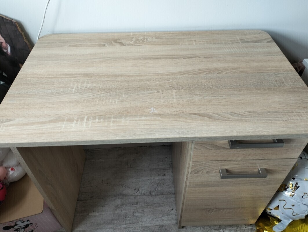 Elbląg Sprzedam biurko używane, dąb Sonoma, w stanie dobrym. cena 100 zł