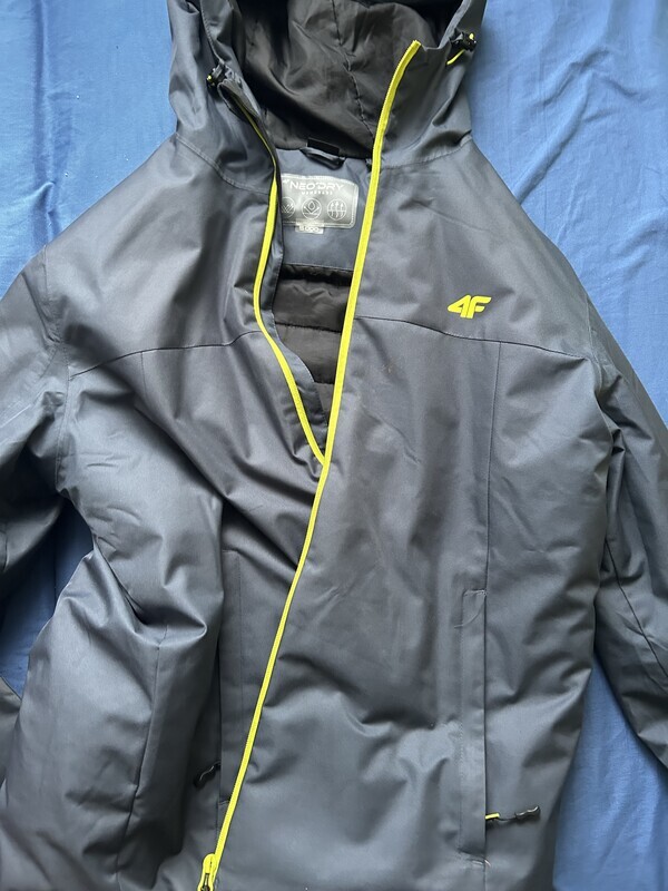 Elbląg Sprzedam używane kurtki marki 4F w dobrym stanie:
Kurtka 4F Membrane 5000 - Rozmiar: XL - cena 30zł
Kurtka 4F