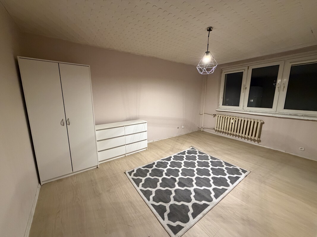 Elbląg Wynajmę mieszkanie od zaraz:- kawalerka- umeblowana- ogrzewanie i ciepła woda z miasta- Dzieci i zwierzęta nie