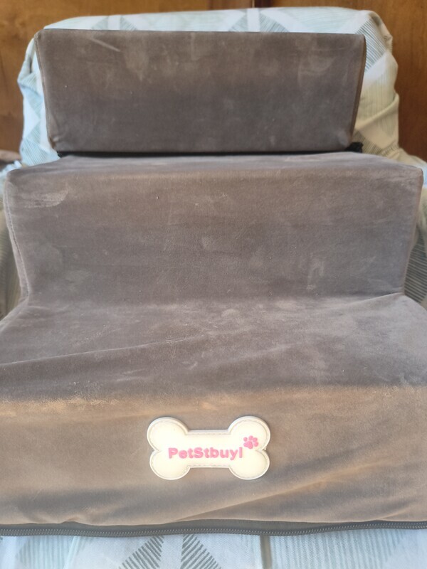 Elbląg Nie trafiony prezent. Sprzedam schodki dla małego pieska. Spód antypoślizgowy.