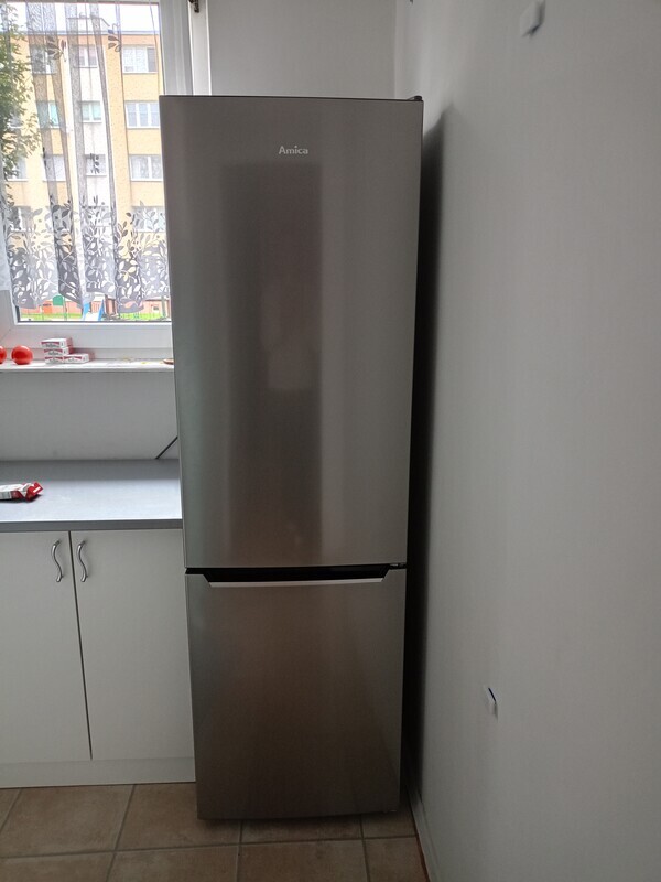 Elbląg Sprzedam lodówkę Amica, wysokość 181,szerokość 54,głębokość 57.6,pełny No Frost, zakupiona pod koniec sierpnia,