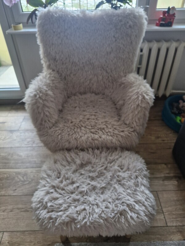 Elbląg Sprzedam fotel uszak z podnóżkiem.