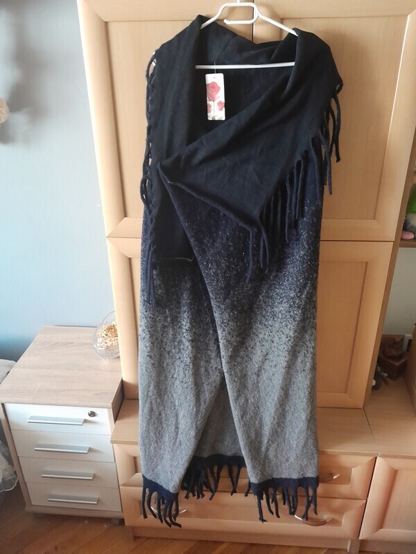 Elbląg Sprzedam dluga nowa kamizelka (jak narzutka ) za 50 zł
Suknia biala nowa za 40 zł
Resztę oddam dogadamy się za