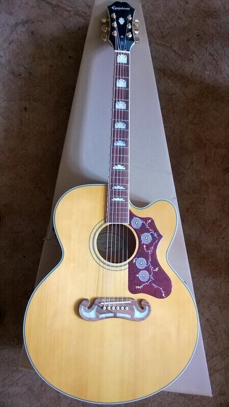 Elbląg Witam!
Mam do sprzedania gitarę elektroakustyczną Epiphone J-200EC Studio - Solid Top Fishman Sonitone VN