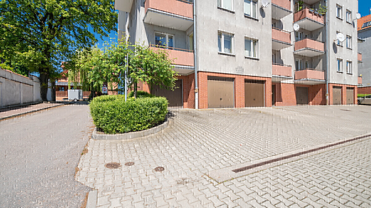 Elbląg * * * ABC NIERUCHOMOŚCI * * *POLECAMY! NA SPRZEDAŻ GARAŻ !! o pow. 18,2 m2doprowadzony prądbrama