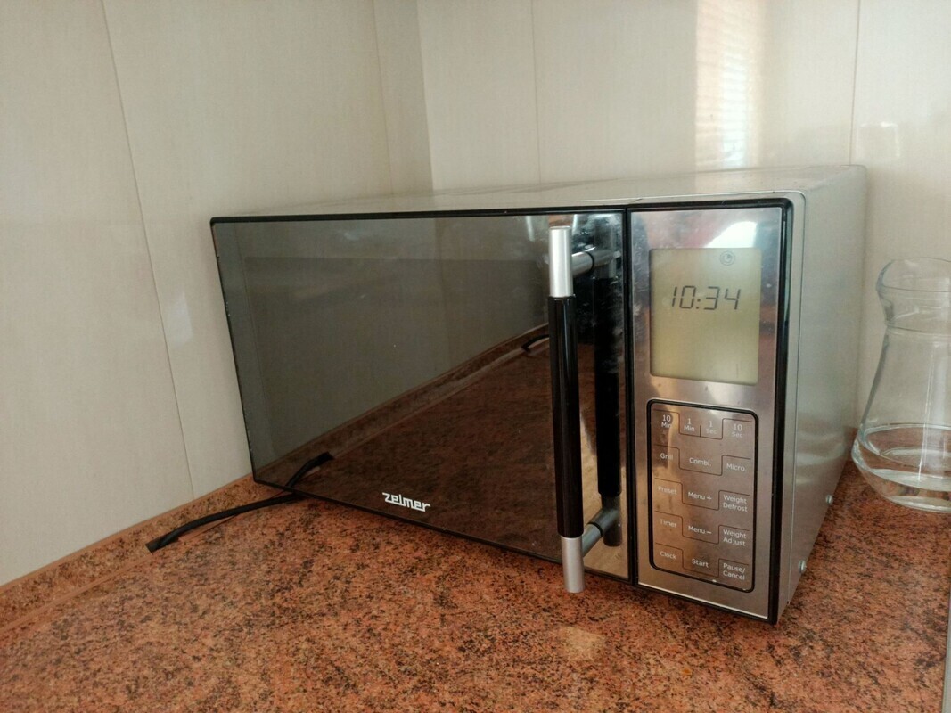 Elbląg Sprzedam kuchenkę mikrofalową Zelmer MW4163L Stan idealny. Kolor czarny ze srebrnym Wymiary (GxSxW): 39,9 x