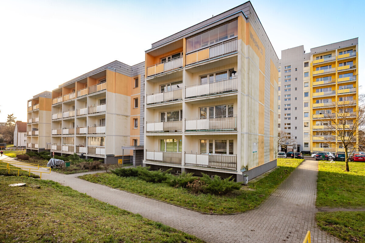 Elbląg NOVA STREFA NIERUCHOMOŚCISprzedamSłoneczna i przytulna&nbsp; kawalerka 34m2 na 2 piętrze&ndash; ul. Wiejska,