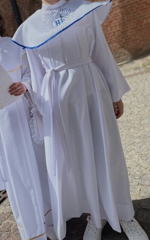 Elbląg Alba komunijna.
Chłopięca
Stan bardzo dobry
Alba posiada kieszonkę.
Długość 120 cm