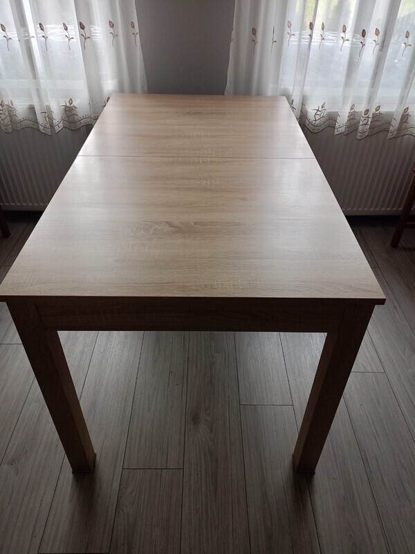 Elbląg Sprzedam stół o wymiarach 140cmx80cm. 
Stół jest rozkładany.