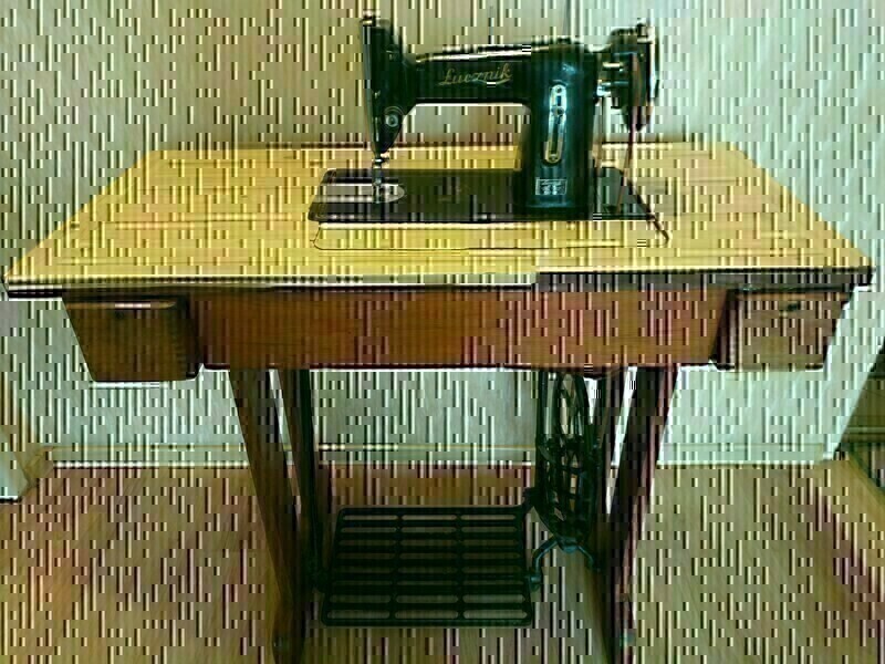 Elbląg Sprzedam maszynę do szycia ŁUCZNIK KL.82 z szafką napędzaną nożnie, produkowana w latach 1954-1959 w pełni