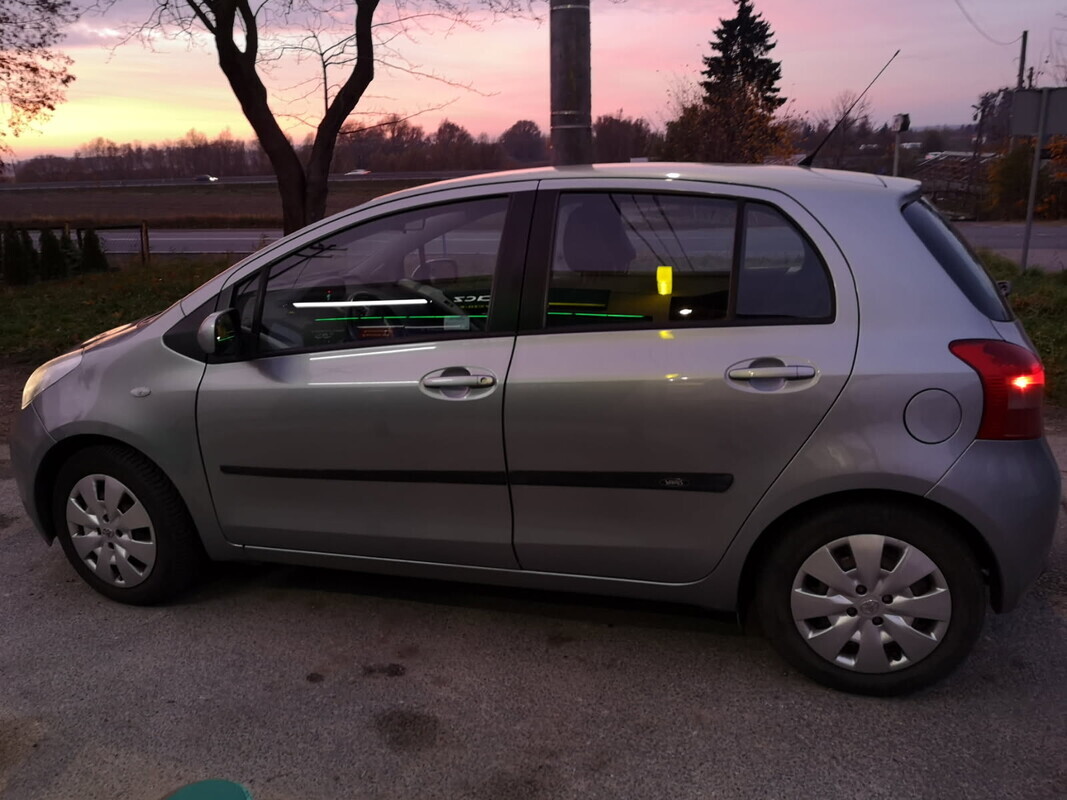 Elbląg Sprzedam ekonomiczna Toyotę Yaris 2007 r benzyna z instalacją gazowa silnik 1,3 z niskim przebiegiem 129 tys.