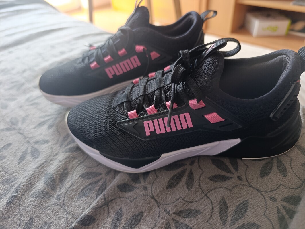 Elbląg Witam sprzedam dwa razy noszone adidasy dla dziewczynki rozmiar 33 wkładka 20 cm. .. .Cena 100 zł do negocjacji