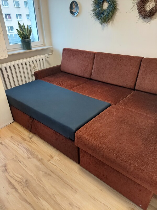 Elbląg Sprzedam duzy narożnik, wykonany na zamówienie -kolor czekoladowy- z funkcją spania, posiada miejsce na