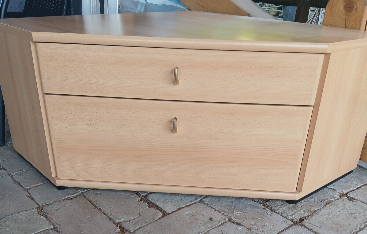 Elbląg Szafkę narożną RTV z dwoma szufladami o wymiarach dłuższy bok 86×86 krutszy 36 i wysokości 46 cm.