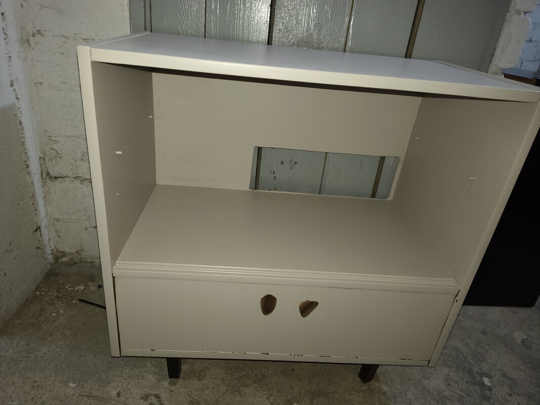 Elbląg Witam. Szafka kolor ecru złote uchwyty wymiary: dł70cm/wys70cm/szer38cm cena 50zł