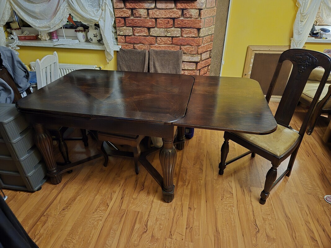Elbląg Sprzedam piękny stół po renowacji. Kolor ciemny dąb w bardzo dobrym stanie. Wymiary dł. 120 z możliwością