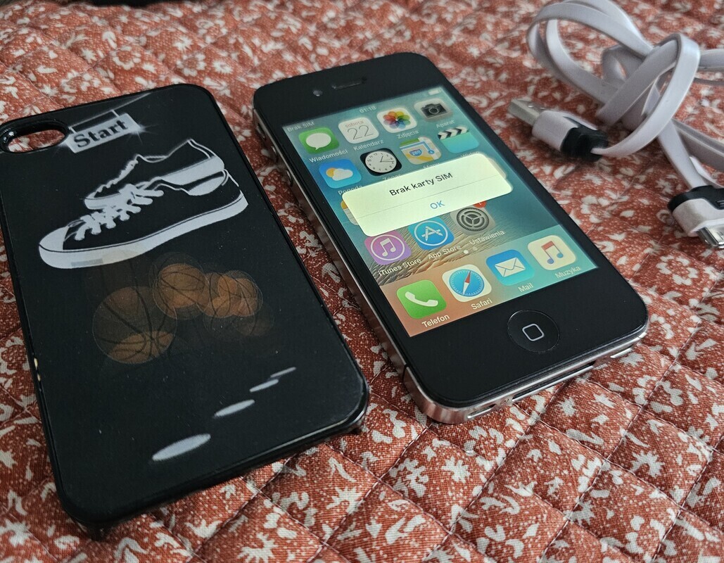 Elbląg Sprzedam Iphone 4S z kablem i etui 3D. Stan bdb. Bateria też.