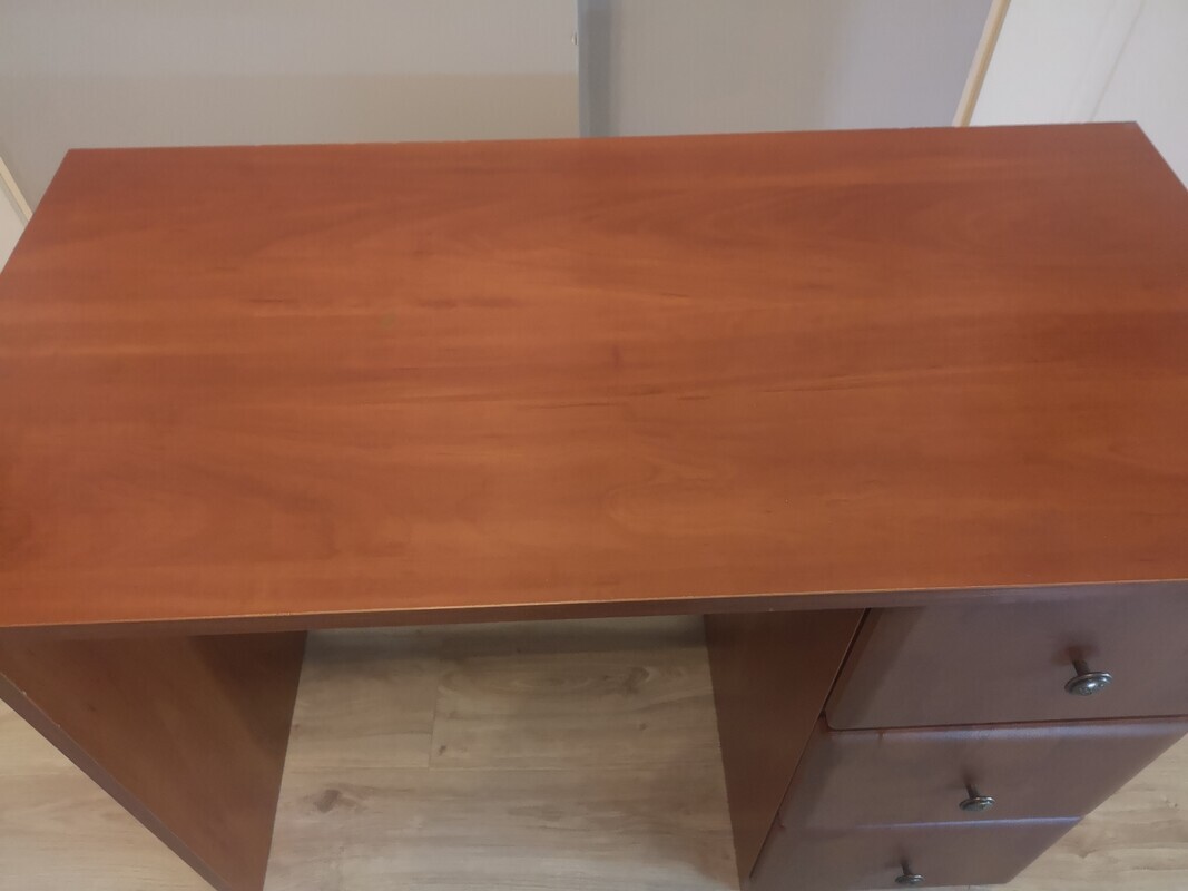 Elbląg Oddam za czekoladę biurko. Szerokość 90 cm. Stan bardzo dobry