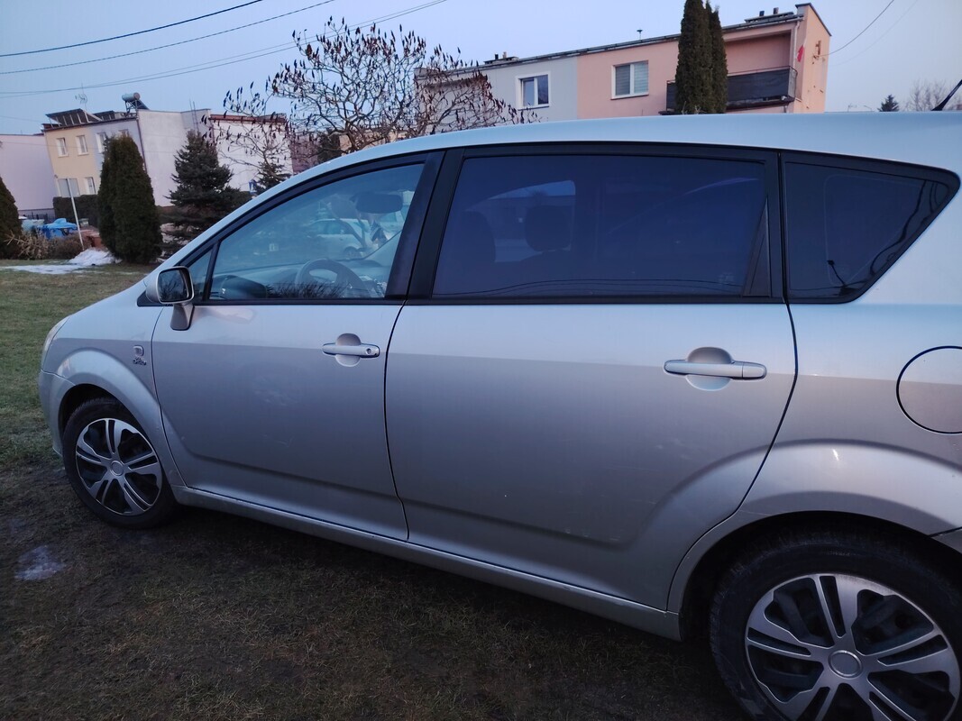 Elbląg Na sprzedaz Toyota Corolla Verso 7 osobowa z niezawodnym silnikiem 2.0 D4D diesel.
Auto przestronne, wygodne i