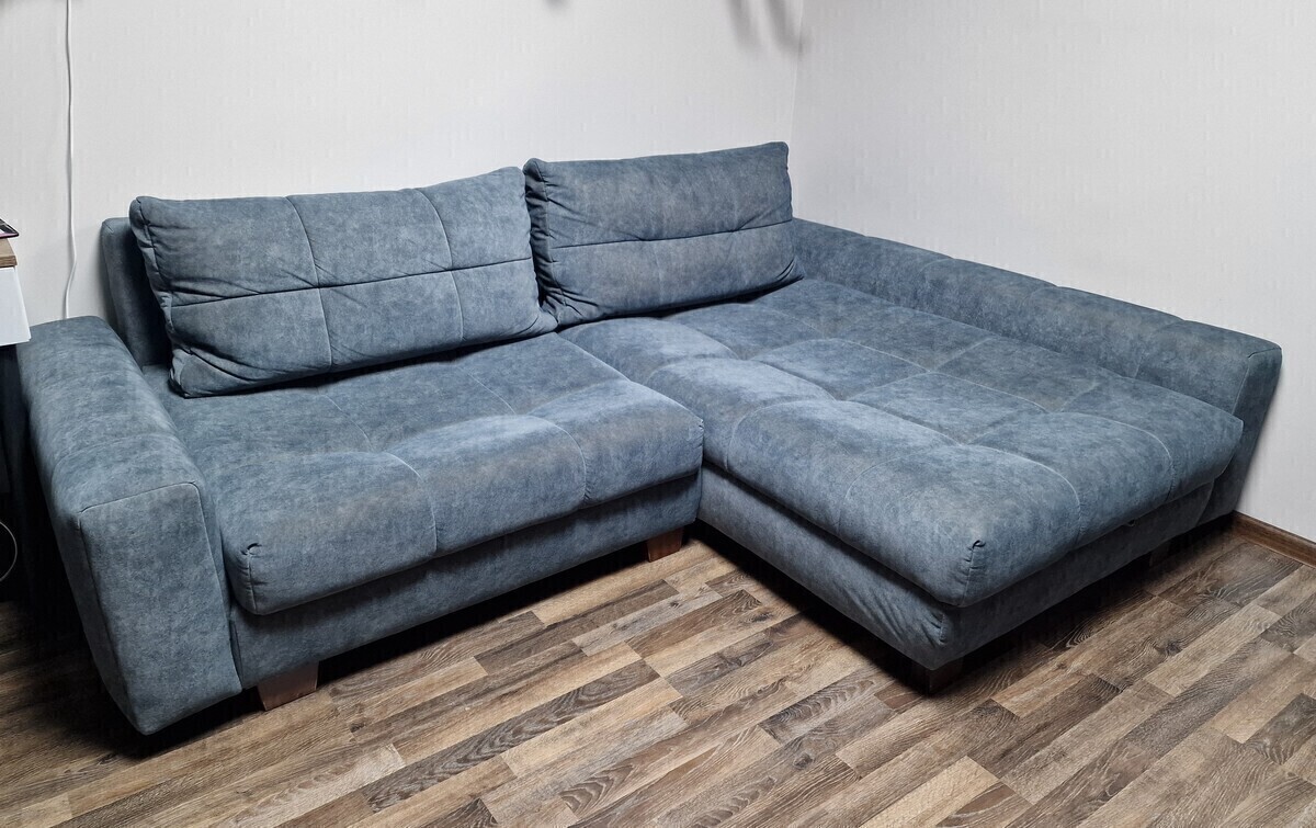 Elbląg Czteroletnia, jak nowy, Lewy kompaktowy narożnik PICOLLO z funkcją spania z przyjemnej tkaniny w kolorze