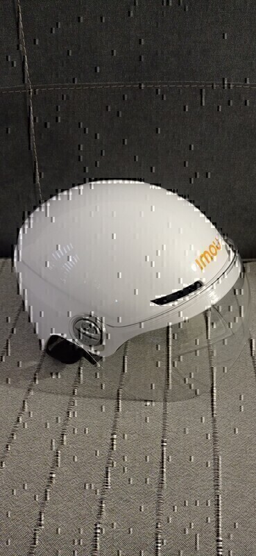 Elbląg SPRZEDAM 
DWA KASKI NA  ROWER, HULAJNOGĘ, ROLKI. 
STAN BARDZO DOBRY. 
CENA 30 ZŁ ZA SZTUKĘ.