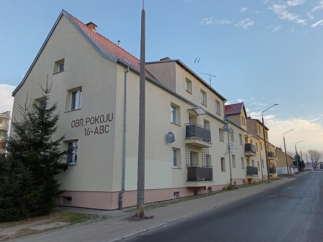 Elbląg Sprzedam mieszkanie własnościowe na I piętrze 33,5m² w kamienicy, ul. Obrońców Pokoju w Elblągu.