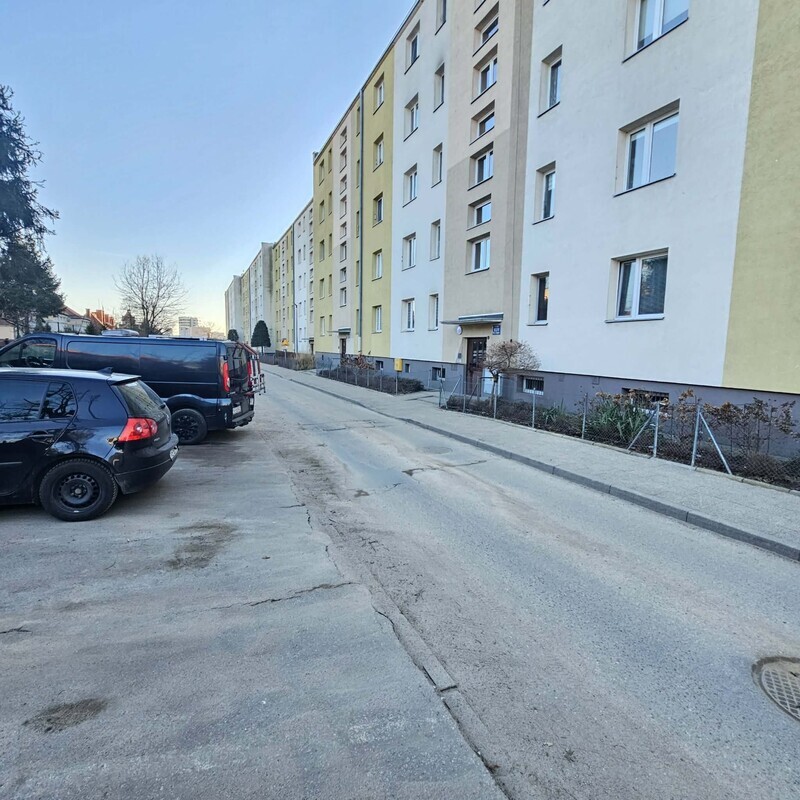 Elbląg DOM NIERUCHOMOŚCIOFERUJEMY NA SPRZEDAŻMIESZKANIE 1&nbsp; POKOJOWEPow. &nbsp; 27&nbsp; m2Bezpośrednio Przy Parku