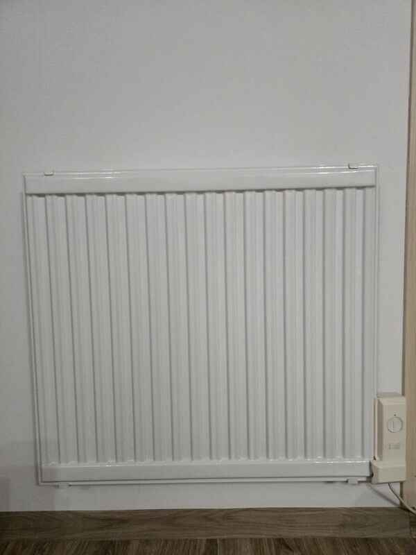 Elbląg Sprzedam Grzejniki Olejowe - płaskie z uchwytami na ścianę lub podstawki podłogowe.1 sztuka 1500W z