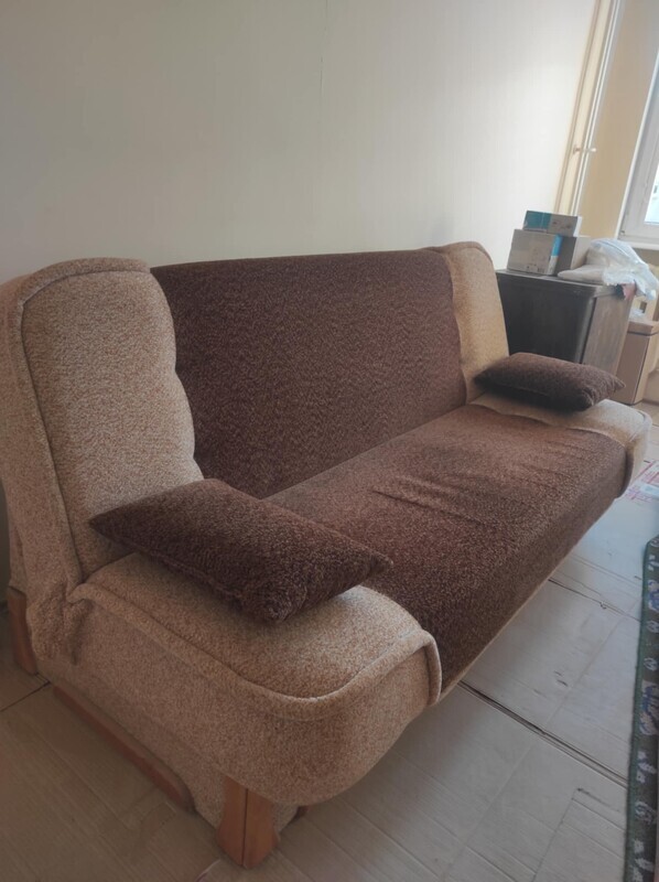 Elbląg Sprzedam wygodną, używaną wersalkę w bardzo dobrym stanie. Posiada mechanizm rozkładania, przy którym nie