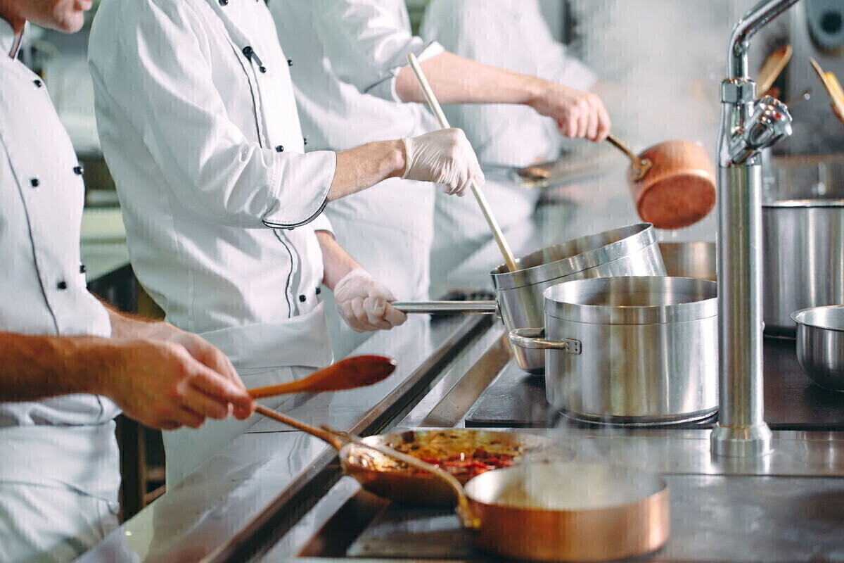 Elbląg 😊 Smakpol-Catering sp. z o. o.rekrutuje! 👨 🍳Poszukiwani: młodszy kucharz i
