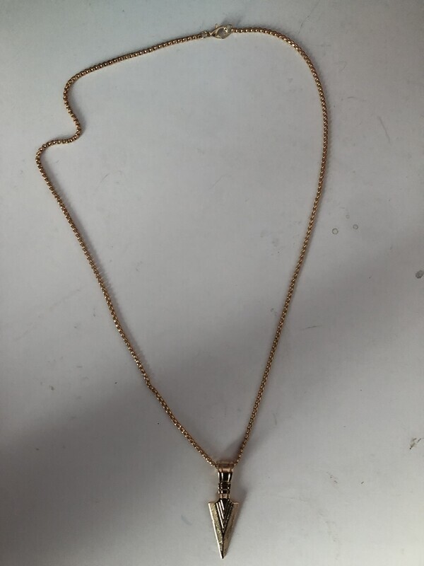 Elbląg Wystawiam łańcuszek z wisiorkiem na szyję, na sprzedaż. Łańcuszek nigdy nawet nie był założony, jest we