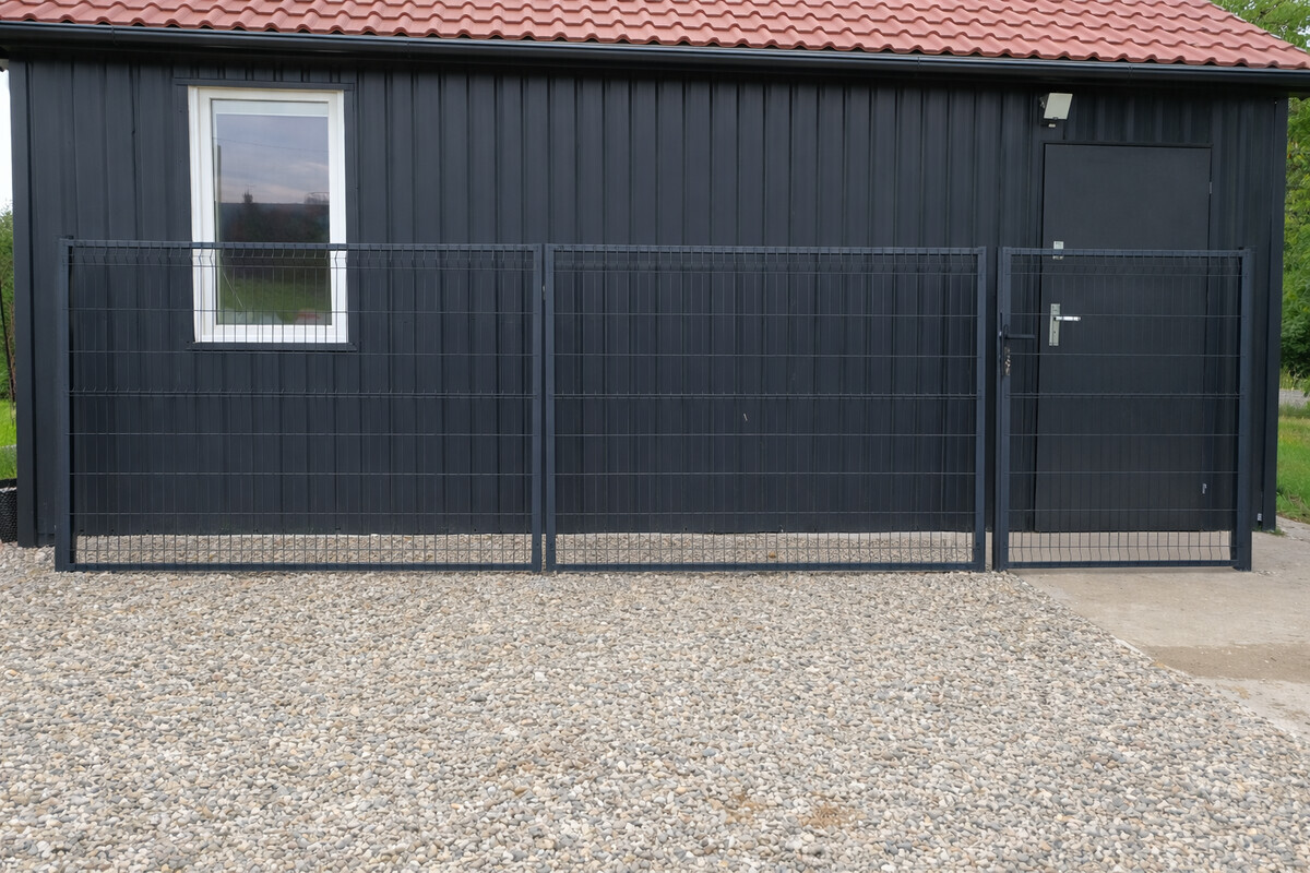 Elbląg Brama, furtka, słupy.