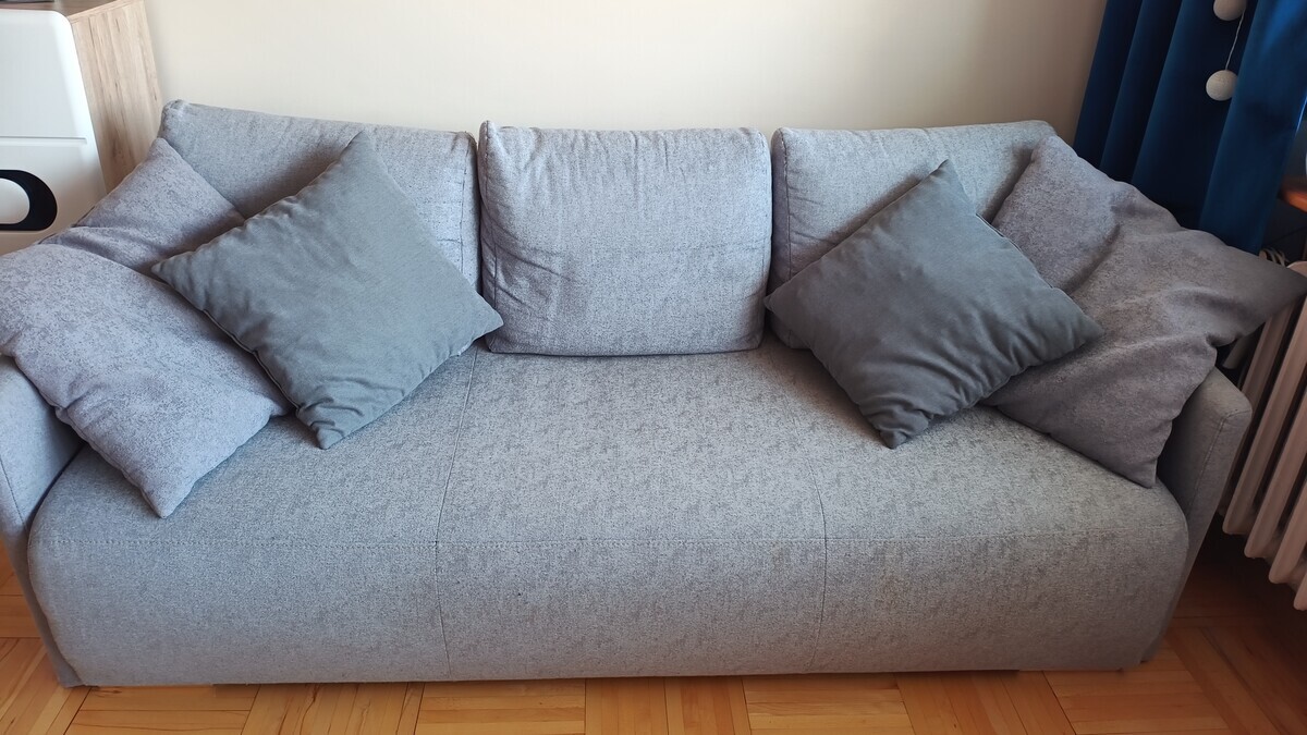 Elbląg Sprzedam Sofę z funkcją spania. Szerokość 216 głębokość 110.
Posiada skrzynię na pościel. Powierzchnia spania