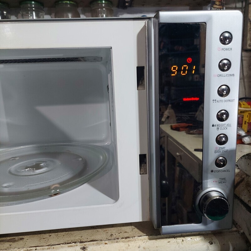 Elbląg Sprzedam kuchenkę mikrofalową Zelmer 29z010 sprawna, używana. Nowa kosztuje 340 - 375 zł. Cena - 75% do