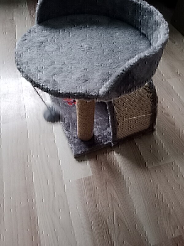 Elbląg Sprzedam drapak dla kota. 
Wysokość 38 cm, średnica okręgu 30 cm, podstawa 33 cm x 33 cm. Stan widoczny na