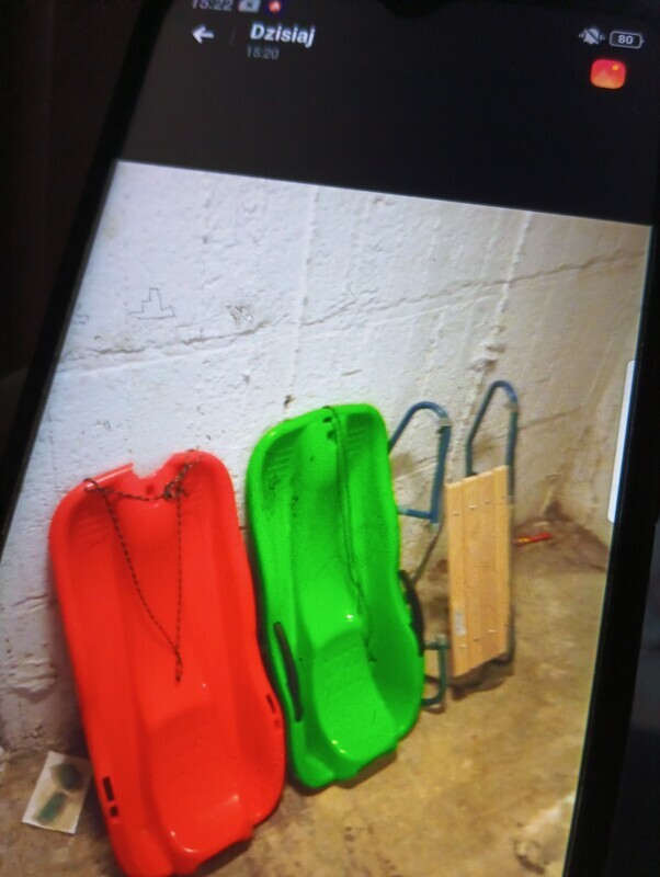 Elbląg Witam mam sanki bez oparcia metalowe a siedzenie drewniane, czerwone nie mają rączek ale nadają się do