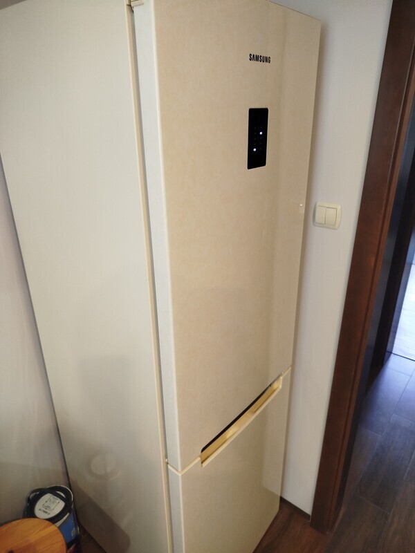 Elbląg Sprzedam lodówkę Samsung. Wysokosc 182 cm z powodu zakupu większej.