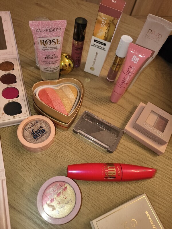 Elbląg Witam. Post grzecznościowy. Spora ilość Kosmetykow Kosmetyki kolorowych, używane lecz mało całość 40 zł