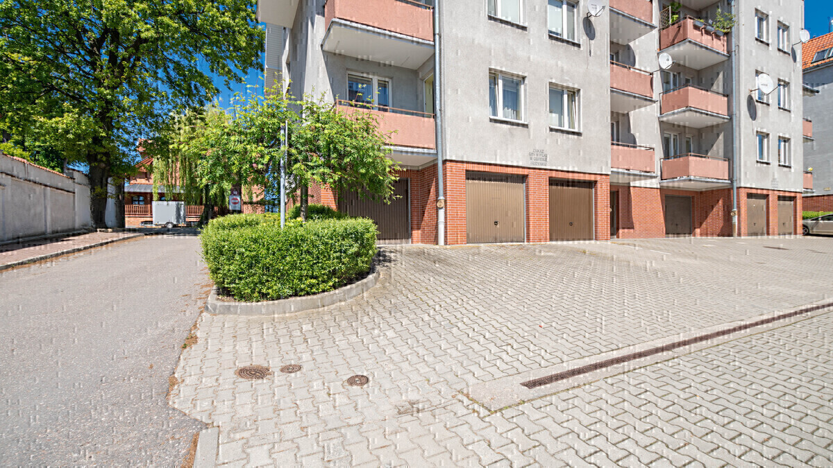 Elbląg * * * ABC NIERUCHOMOŚCI * * *POLECAMY! NA SPRZEDAŻ GARAŻ&nbsp;!!&nbsp;o pow. 18,2 m2doprowadzony prądbrama