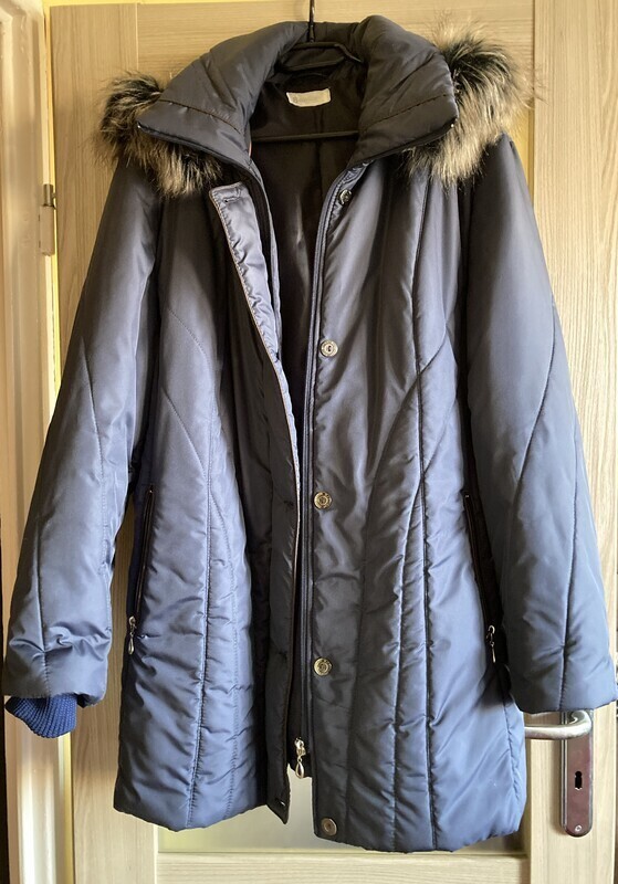 Elbląg Kurtka damska zimowa rozm. 46
Kurtka przedłużana w kolorze ciemnego granatu (zdjęcie tego nie oddaje), rozm. 46