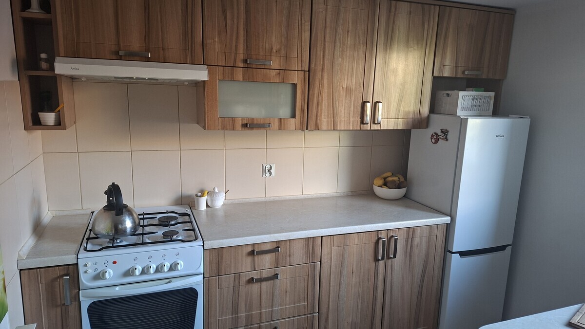 Elbląg Sprzedam meble kuchenne używane. 
Wymiary:
a) długość lewa strona (kuchenka gazowa)  269cm; 
b) długość prawa