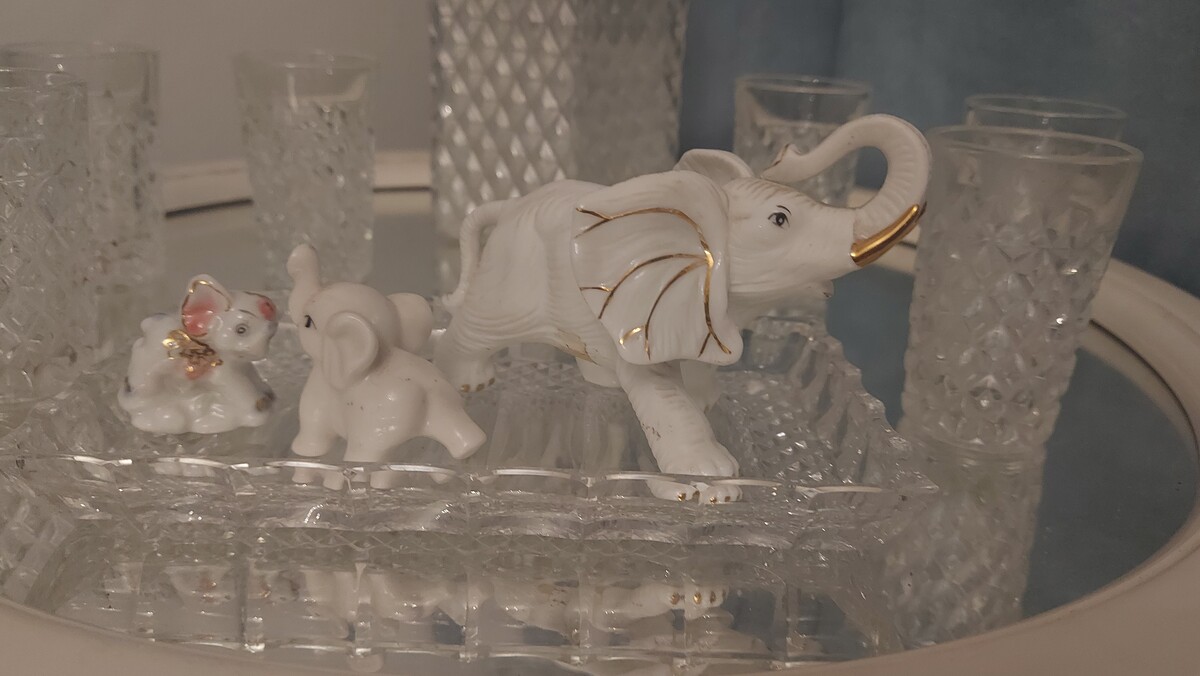 Elbląg SLONIKI Z TRABA DO GORY NA SZCZESCIE
Duzy 25 zł
Maly 10zl