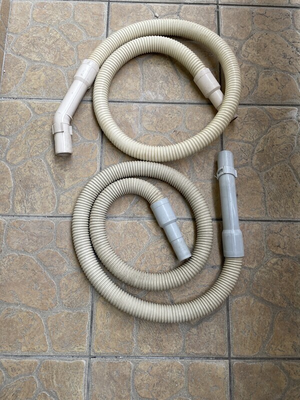 Elbląg Sprzedam 2 węże do odkurzacza.
cena do negocjacji.