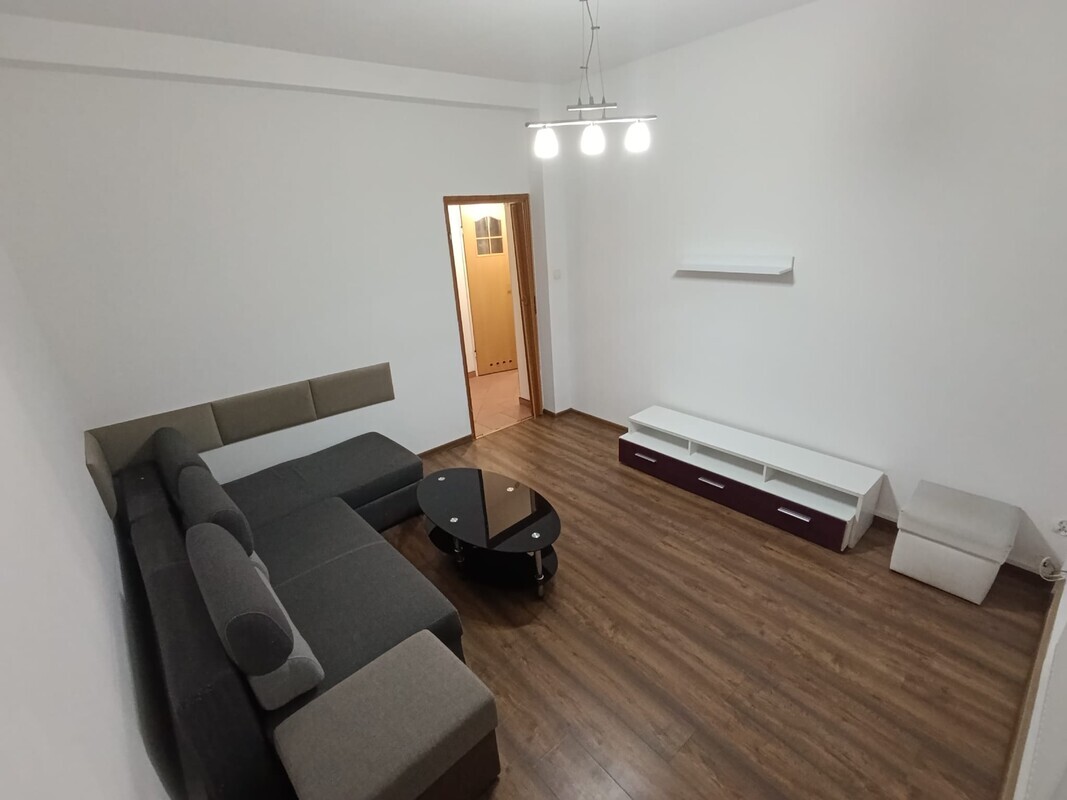 Elbląg Wynajmę 2-pokojowe mieszkanie w spokojnej dzielnicy, na parterze, z osobnym wejściem i parkingiem. Wolne od